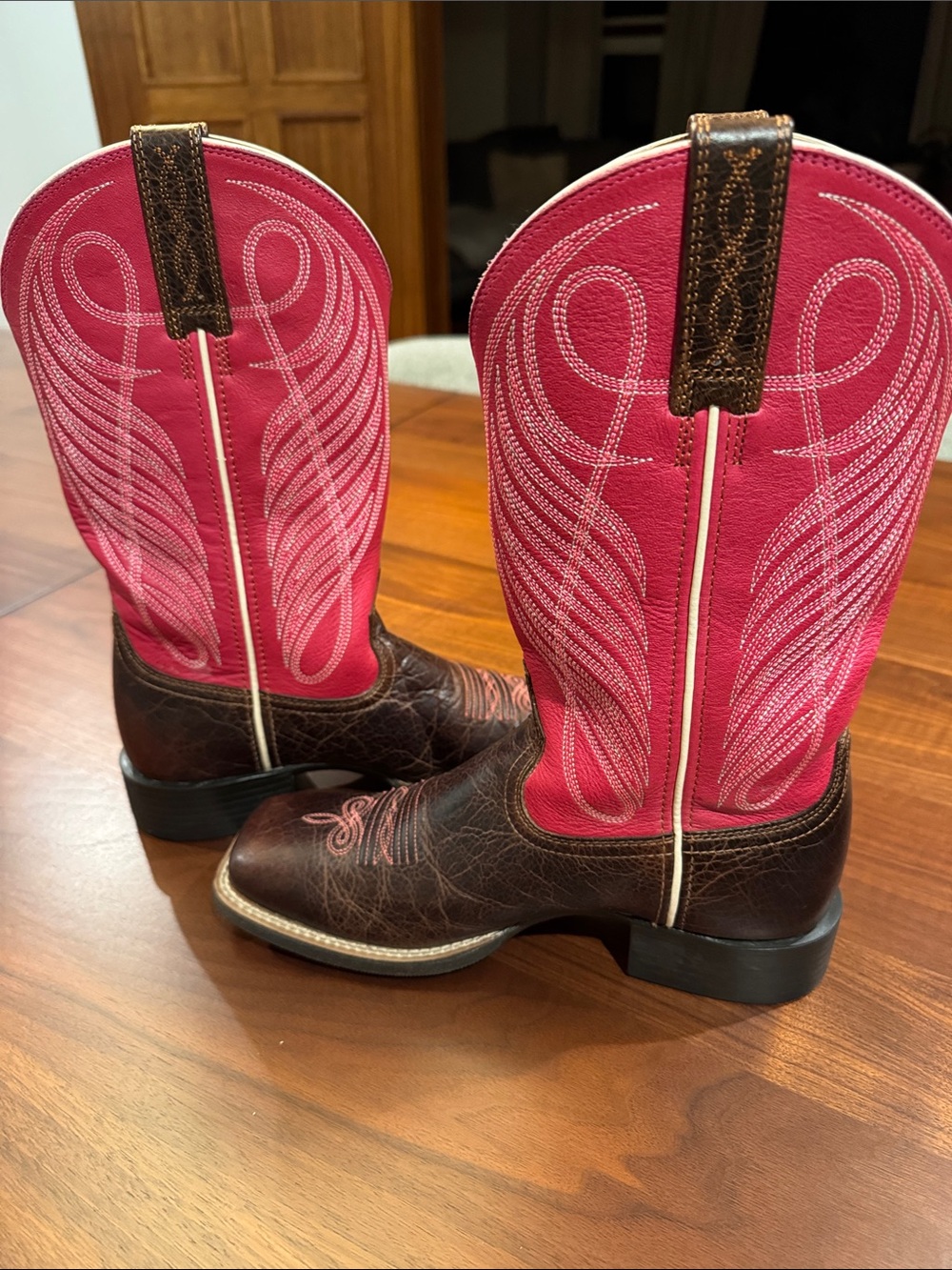 Ariat Women's Round Up Wide Square Toe Western Boots, Sz 6.5 Hot Pink